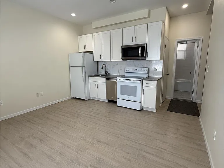 127 Mineola Blvd #1 — Photo 3