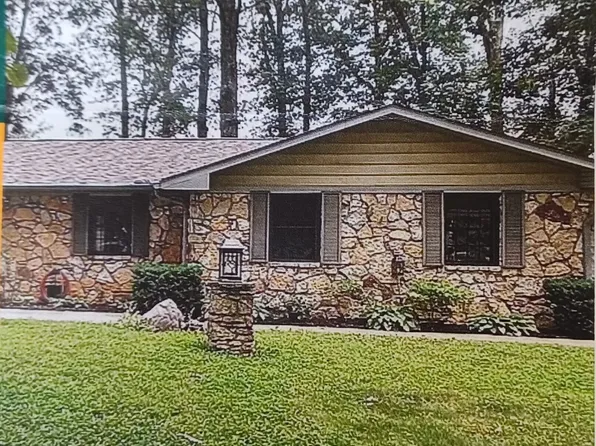 1267 S Heron Dr E, New Palestine, IN 46163