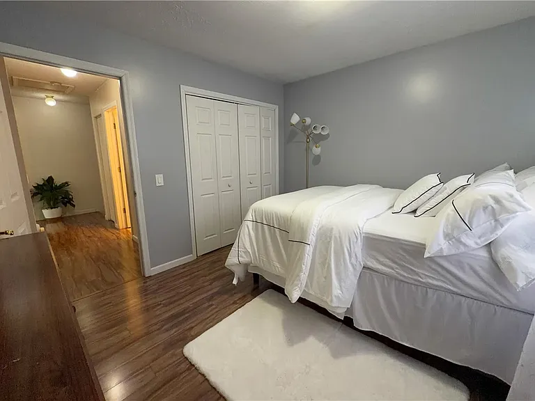 112 Central Dr — Photo 32