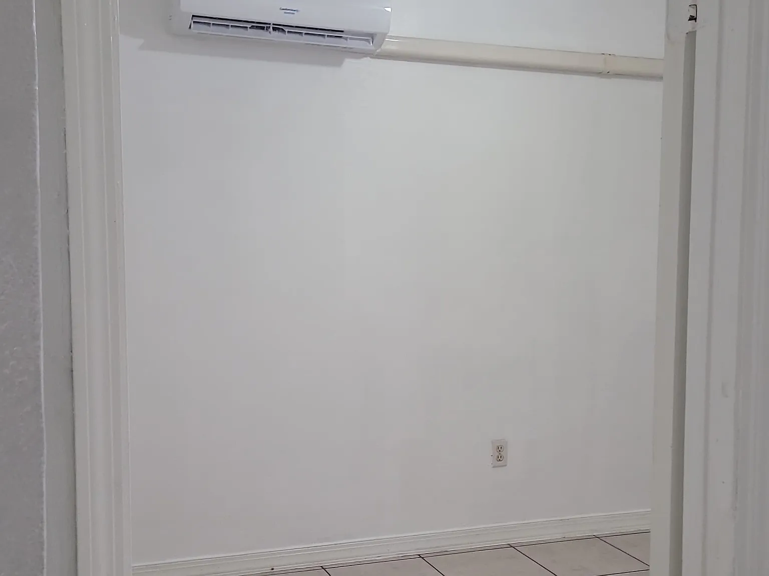 1 bed, 400 sqft, $1,300 — Photo 3