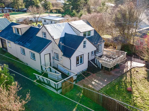 90730 Travis Ln, Coos Bay, OR 97420