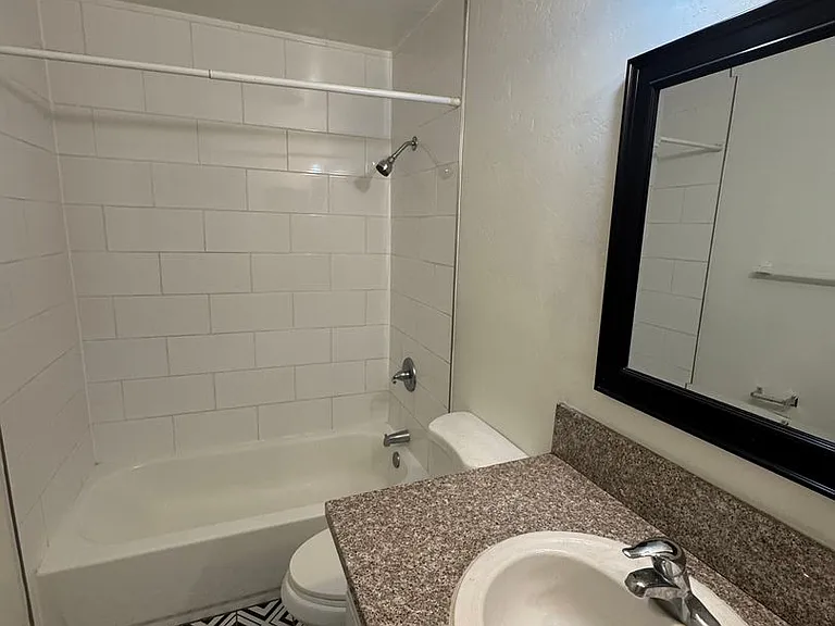 2813 N Mountain Ave — Photo 8