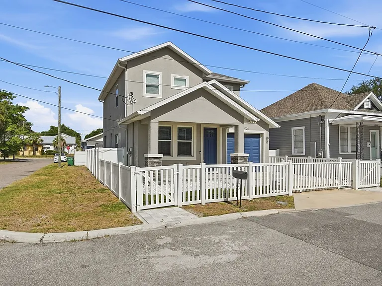 2904 Banza St — Photo 3