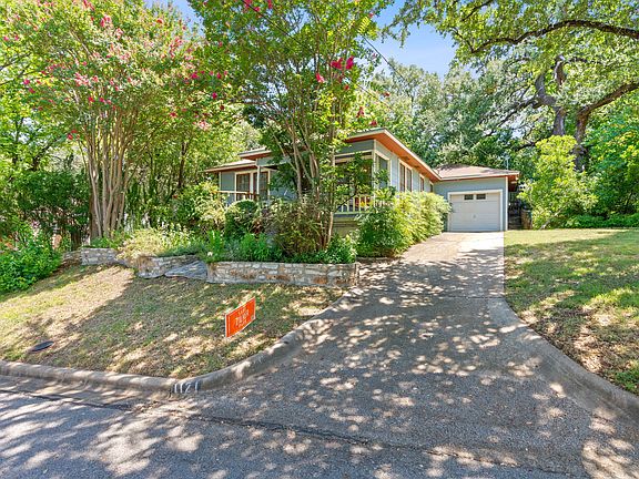 Look at all the space - parking pad on the right??