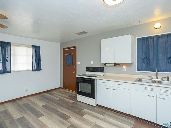 5th image of 7 Pine Pl