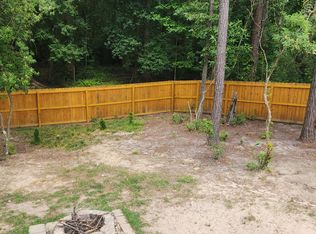 553 Old Salem Dr, Spring Lake, NC 28390