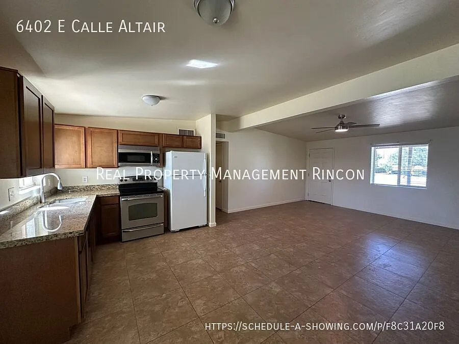 4 Bed/2 Bath House with Large Backyard on Eastside! — Photo 3