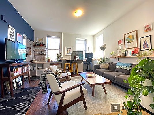 3rd image of 762 Franklin Ave APT 1F