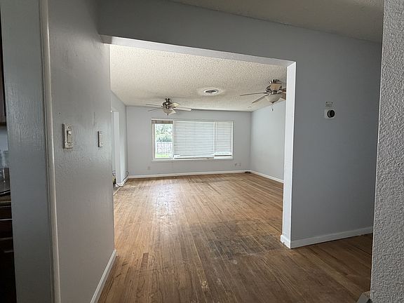 2nd image of 2098 Lincoln Rd