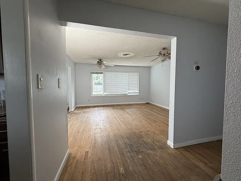 2098 Lincoln Rd — Photo 2
