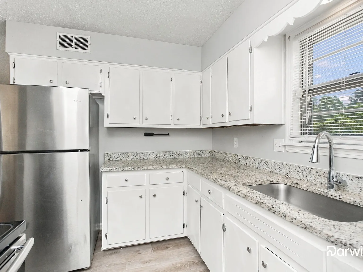 3 bed, 1.5 bath, 1431 sqft, $1,265 — Photo 3