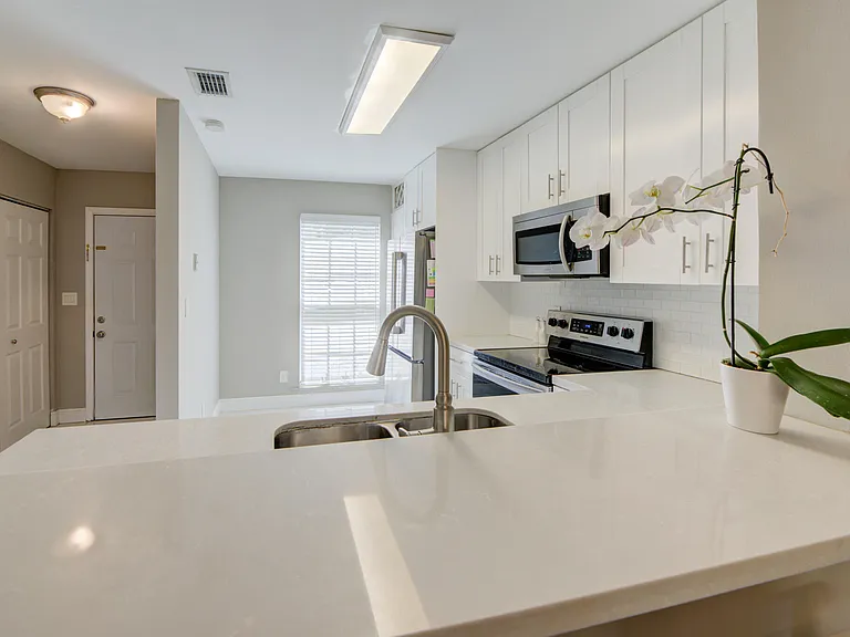 2900 Dorchester Ln #2900 — Photo 15