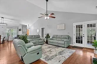 104 Cedar Ln — Photo 32
