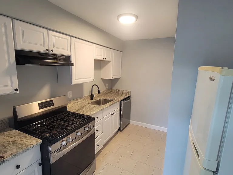 720 S New Rd — Photo 1