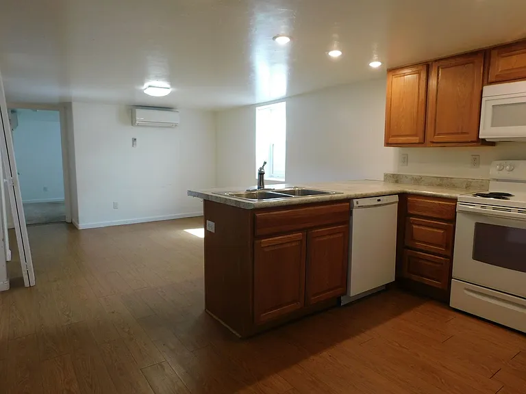 1911 N 10th St — Photo 10