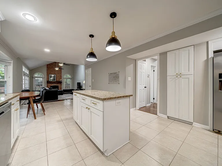 1219 Rowland Dr — Photo 15