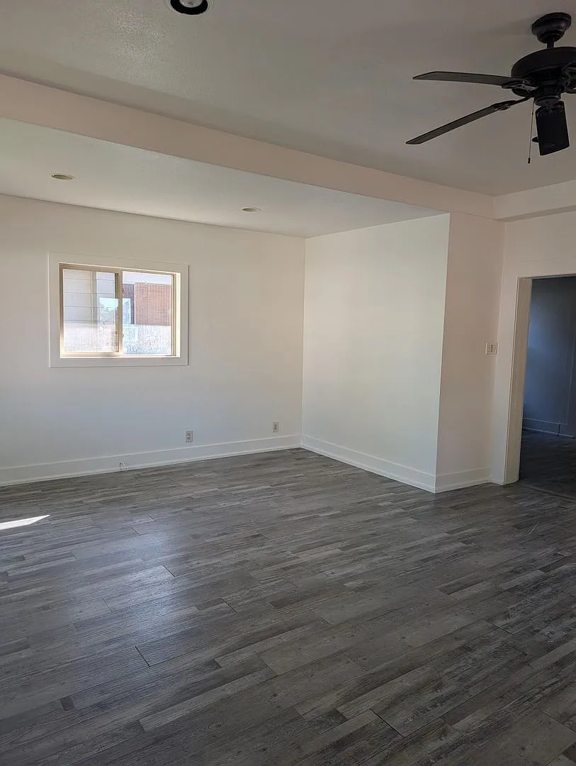 2 Bedroom 1 Bath- Home — Photo 3