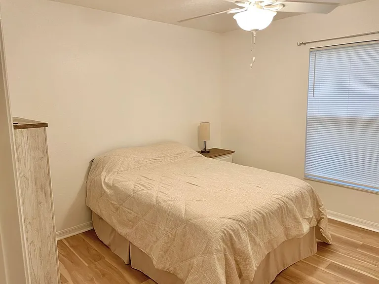 3221 Westminster Ave SE — Photo 9