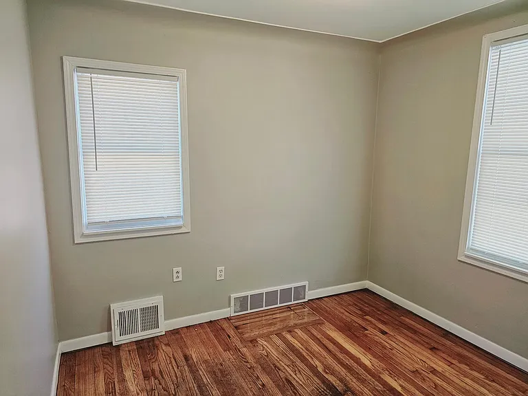 5696 N Vernon St — Photo 7
