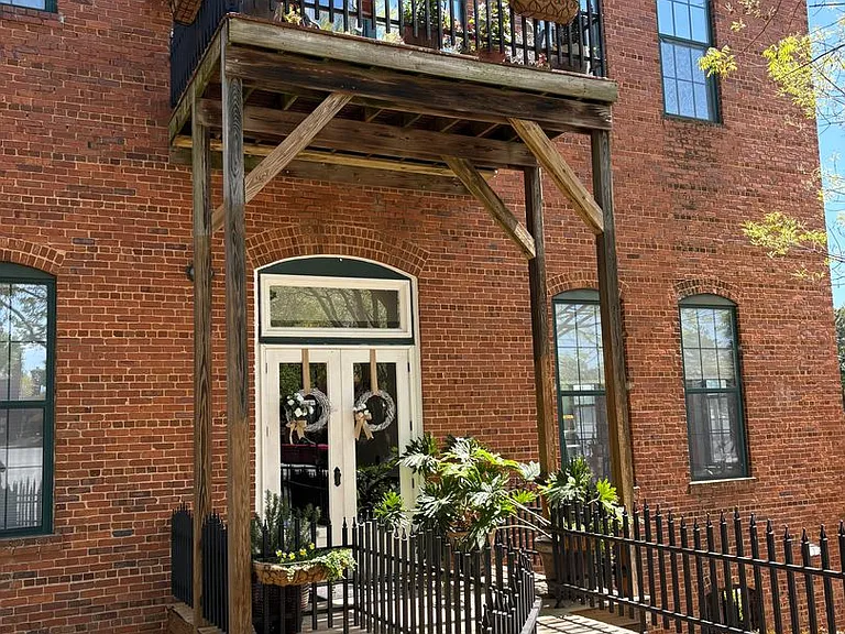 102 Russell St #101 — Photo 1
