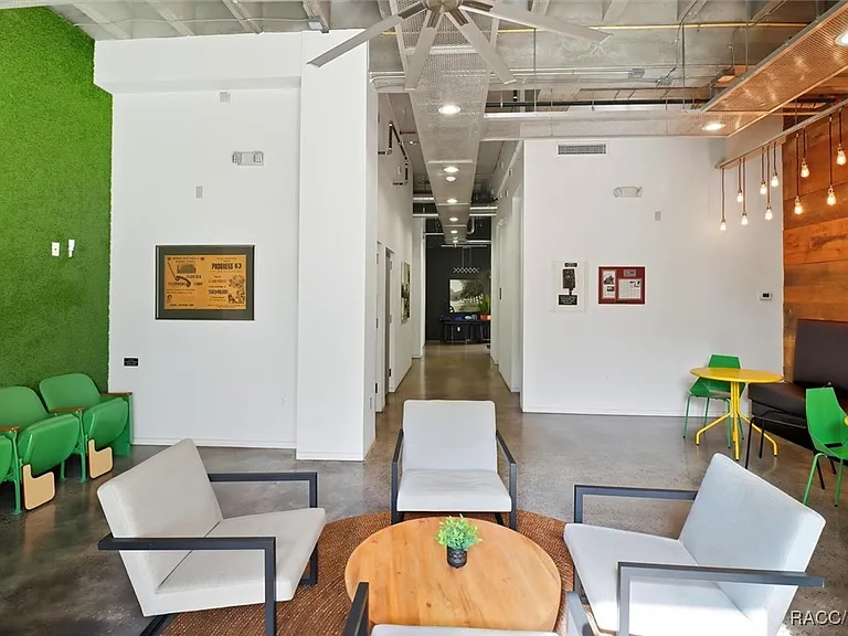 302 SE Broadway St #460 — Photo 6