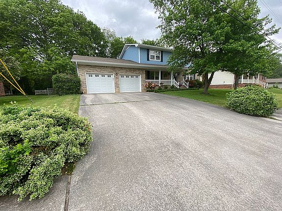 3rd image of 175 Cedarwood Trl NW