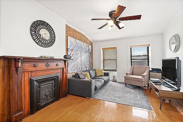 1st image of 169 Bainbridge St Floor 4