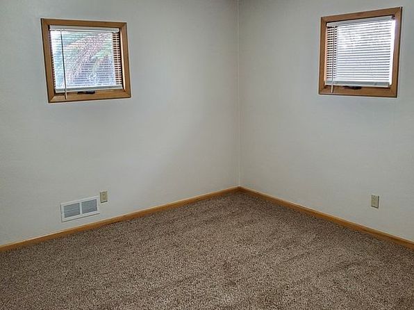 421 Harvey Ave, Minto, ND 58261