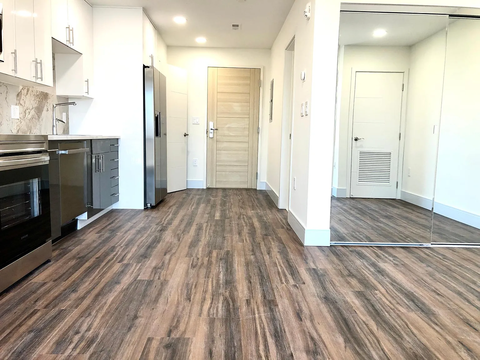 Studio, 425 sqft, $1,500 — Photo 2