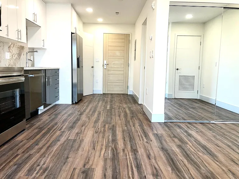 4910 Spruce St #205 — Photo 2
