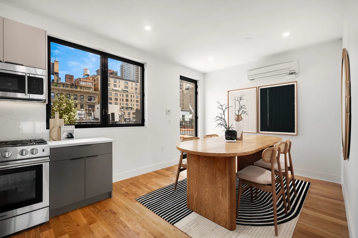Primary Photo - 61 W 70th St #PENTHOUSE
