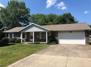 12 Lincoln Dr, Altamont, IL 62411