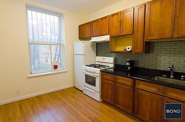 Rented by Bond New York | media 30