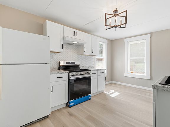 4th image of 190 Bowman St