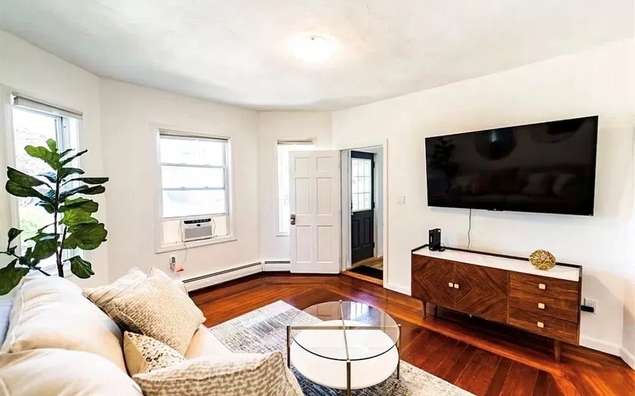 2 bed, 900 sqft, $2,300 — Photo 2