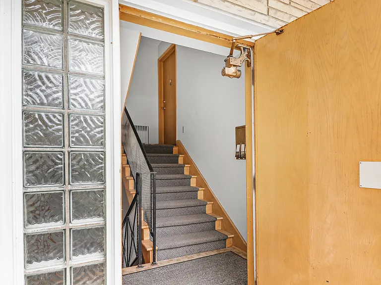 Cool design even in the entryway and stairway.