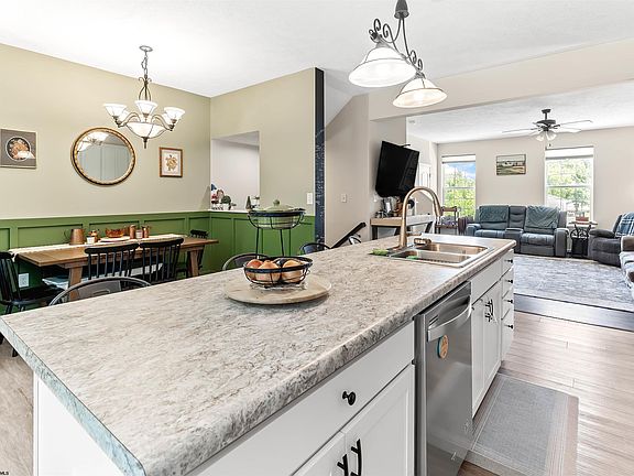 3rd image of 509 Turquoise Ln