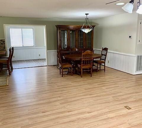 4th image of 527 Shoreline Dr E