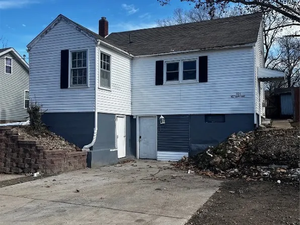 104 W Main Pl, Anamosa, IA 52205