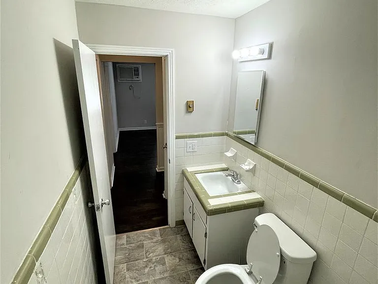 Martha Ln - 408 — Photo 7