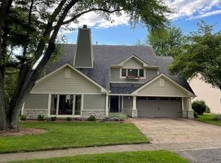2 Cedar Gate Cir, Sugar Grove, IL 60554