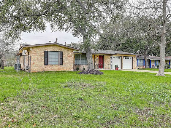 3rd image of 137 Oaklane Dr