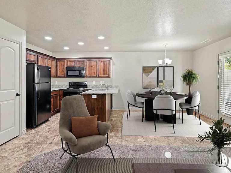 Angels Landing Townhomes — Photo 2