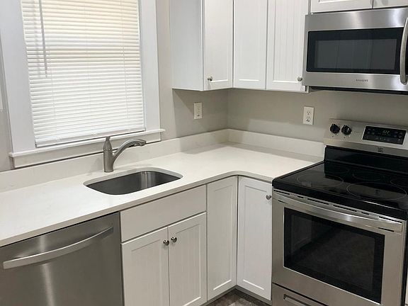 4th image of 512 W 37th St APT B
