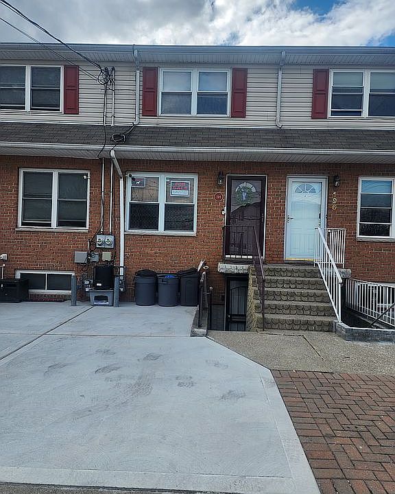 1st image of 198 Maple Pkwy