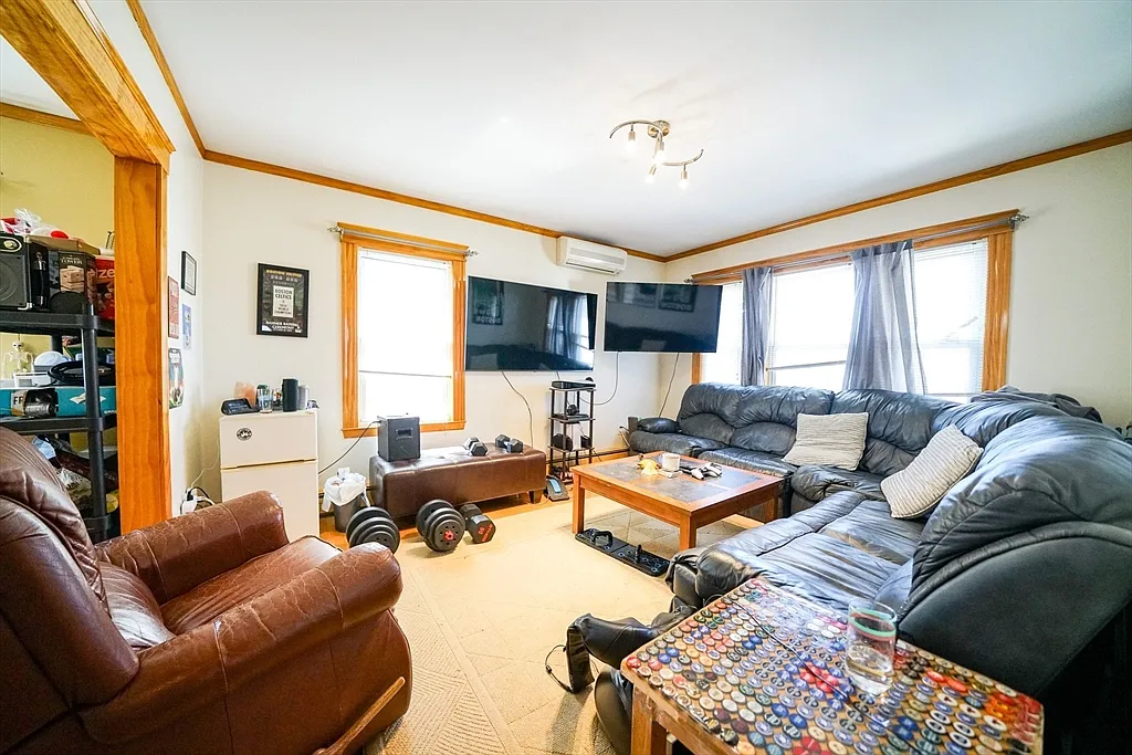 3 bed, 1.5 bath, 1530 sqft, $3,500 — Photo 1