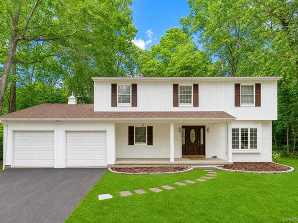 1540 Laurelwood Drive, Laurel, NY 11948
