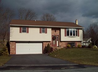 910 Hannah Dr, Lititz, PA 17543