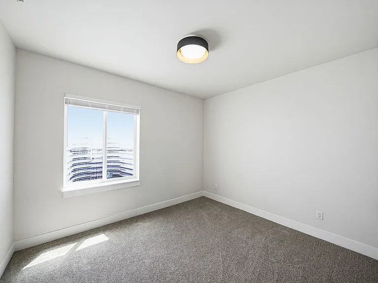 475 E River Ln — Photo 24