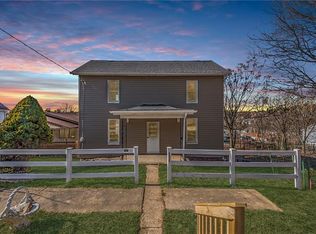 E Jeannette Pl, Grapeville, PA